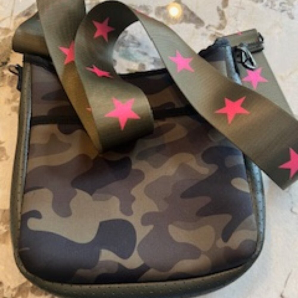 Haute Shore Neoprene Crossbody Bag – Camo